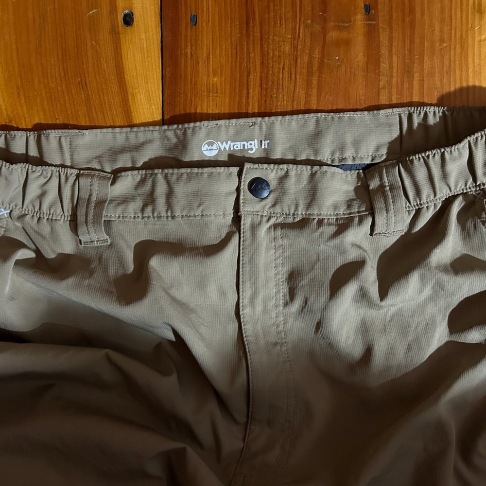 Men’s wrangler shorts size 40 waist lightweight and airy